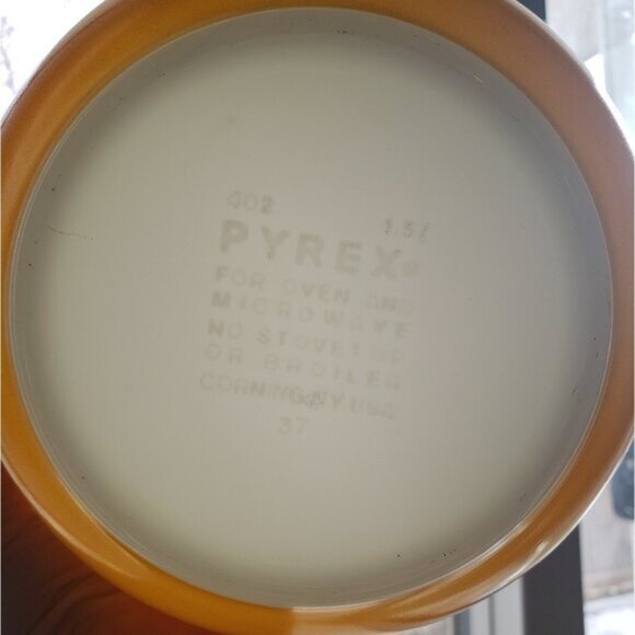 Vintage Pyrex Butterfly Gold 402 1.5L Small Mixing Bowl Yellow Retro 70s - Picture 3 of 9